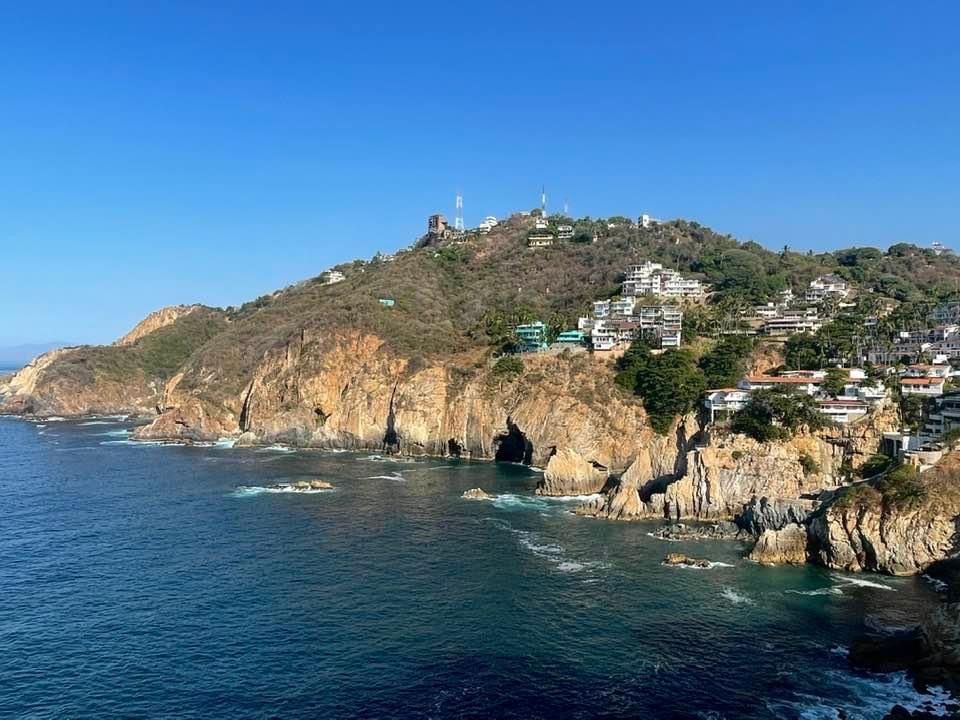 Invitation to Live on the La Quebrada Cliffside: Discover Peace and Natural Beauty on the Acapulco Coast