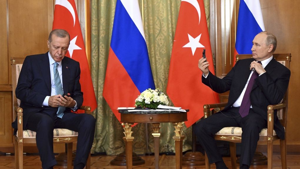Erdogan Visits Putin in Sochi Aiming to Revive Ukraine Grain Deal